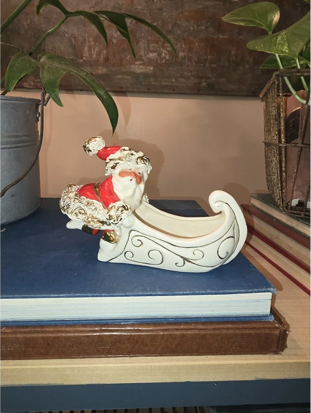 Johanna Calif. Pottery 1940s/1950s Spaghetti Santa with sleigh. 22k gold Accents